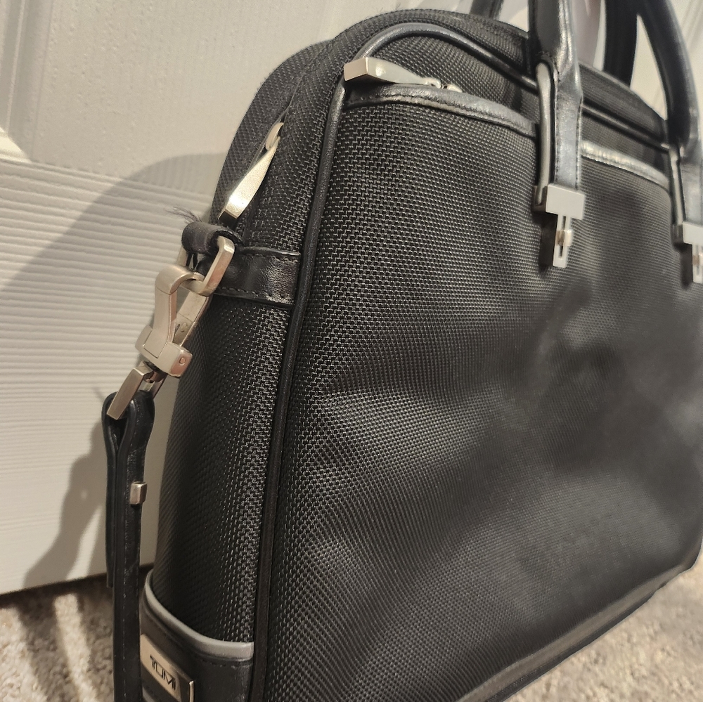 Tumi briefcase - Picture 5 of 5